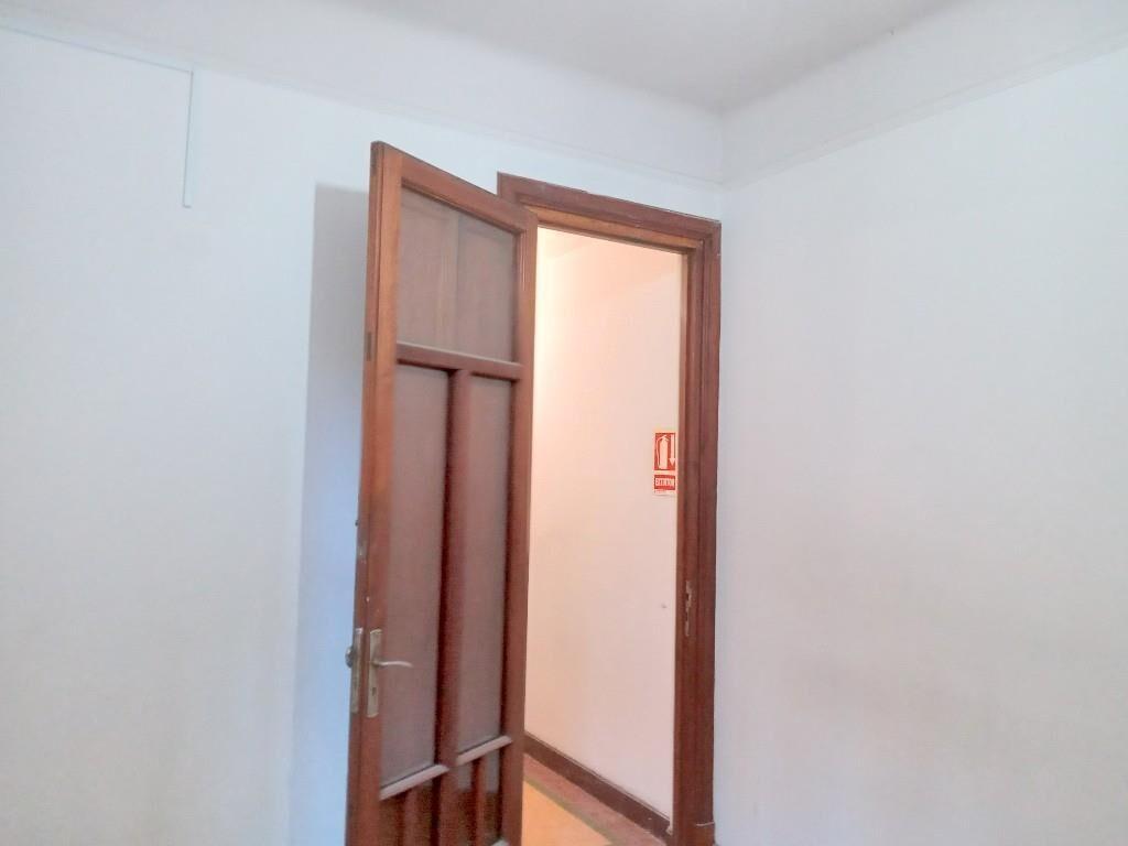 * CASA con RENTA $ 75.000= Br. ESPAÑA y T. Diago