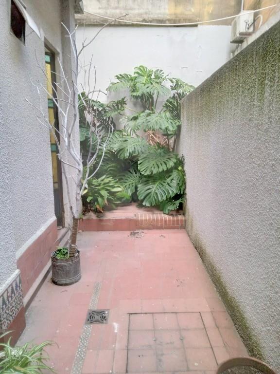 * CASA con RENTA $ 75.000= Br. ESPAÑA y T. Diago