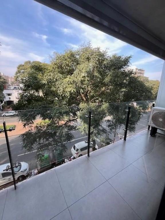 Moderno edificio. Con renta