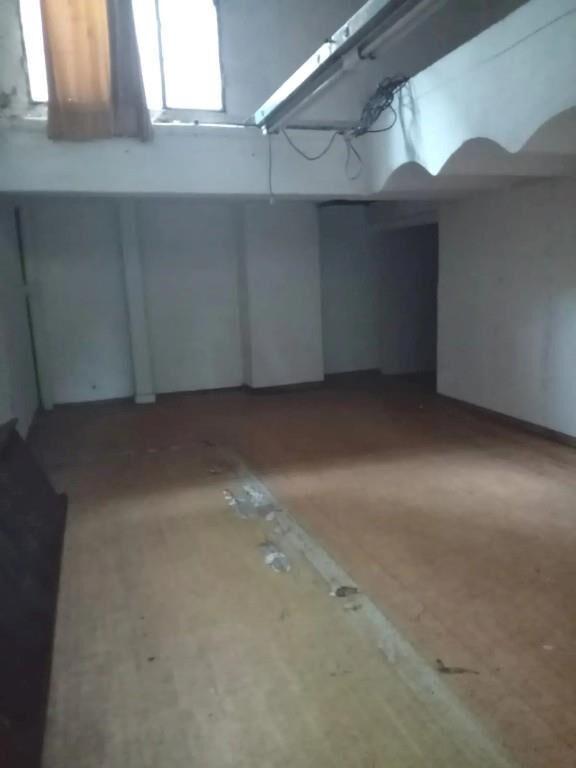 Amplia Casa de 200 m2. Con renta. Tiene altura