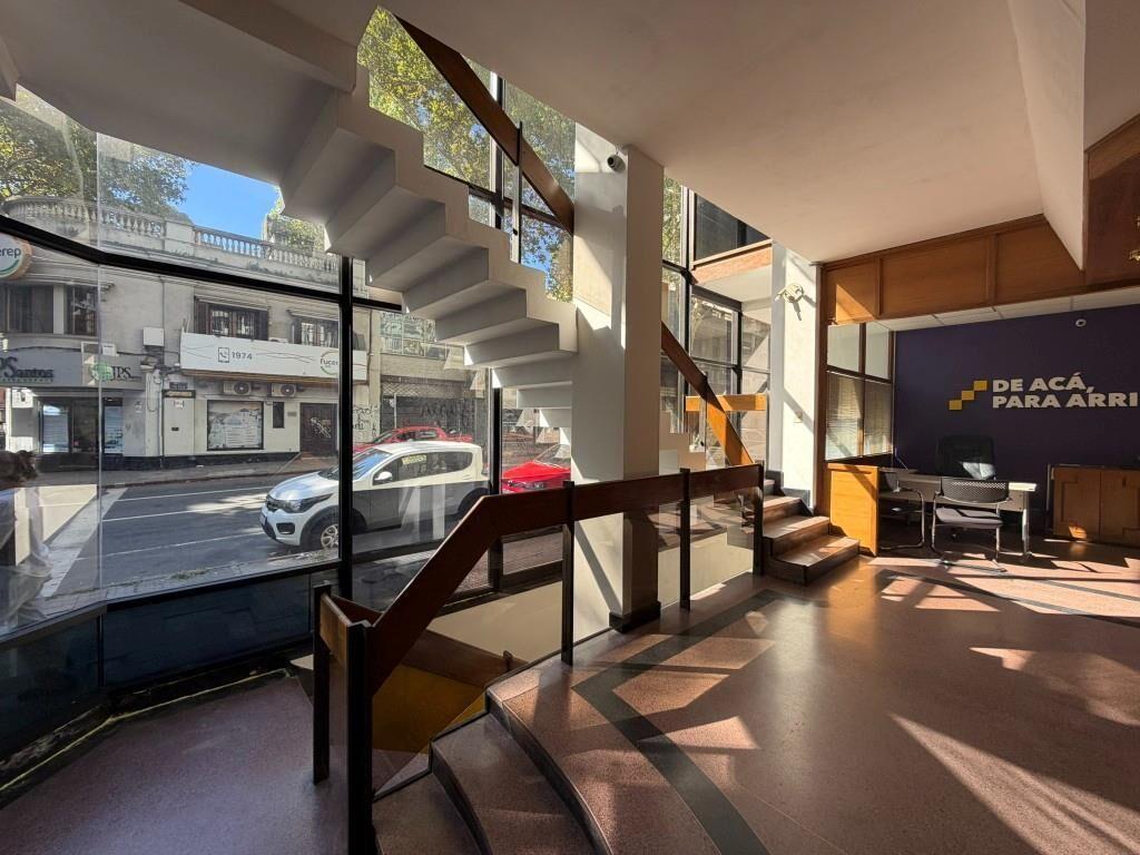 DIRI RIO BRANCO Y COLONIA - MUY BUEN LOCAL ESQUINA 300m2 EN