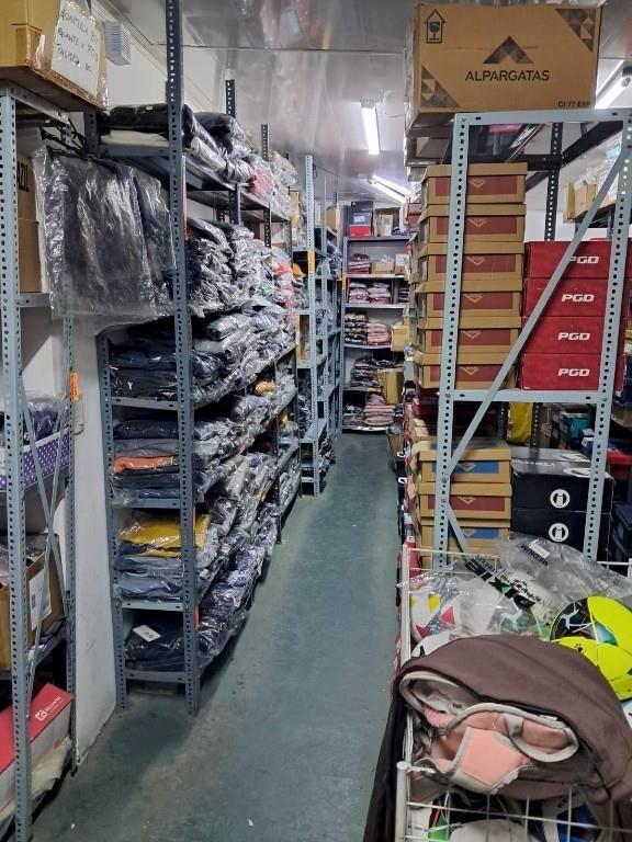 Venta Local de Indumentaria, Calzado y Accesorios en Salinas