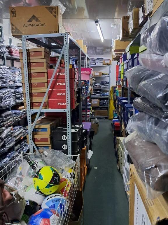 Venta Local de Indumentaria, Calzado y Accesorios en Salinas
