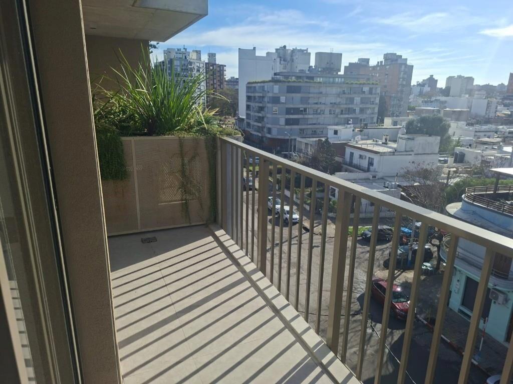ESTRENA 01 VILA, 5° PISO AL FRENTE. A PASOS DEL H CLINICAS !