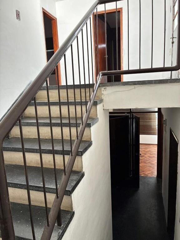 Vende Casa esquina 2 plantas.