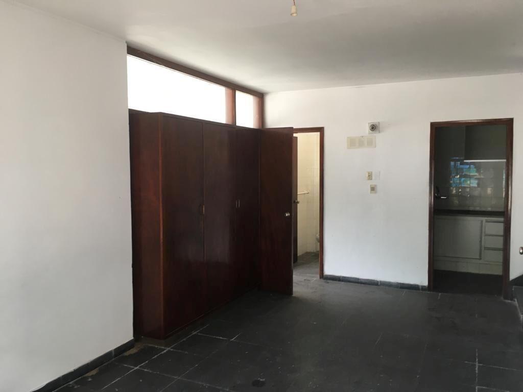 Vende Casa esquina 2 plantas.