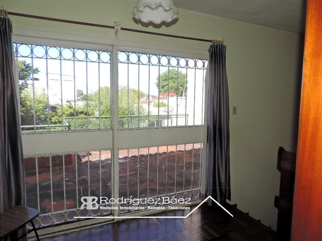 VENTA CASA 3 DORMITORIOS 2 BAÑOS FONDO VERDE GARAGE JARDIN
