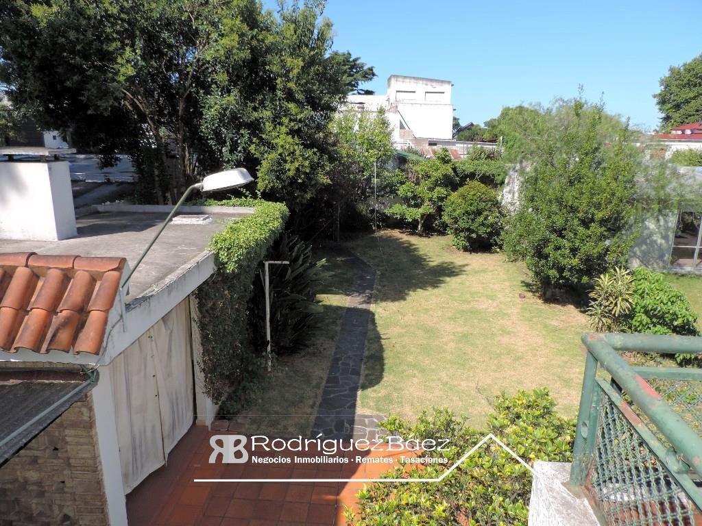 VENTA CASA 3 DORMITORIOS 2 BAÑOS FONDO VERDE GARAGE JARDIN