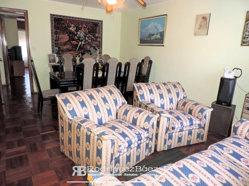 VENTA CASA 3 DORMITORIOS 2 BAÑOS FONDO VERDE GARAGE JARDIN