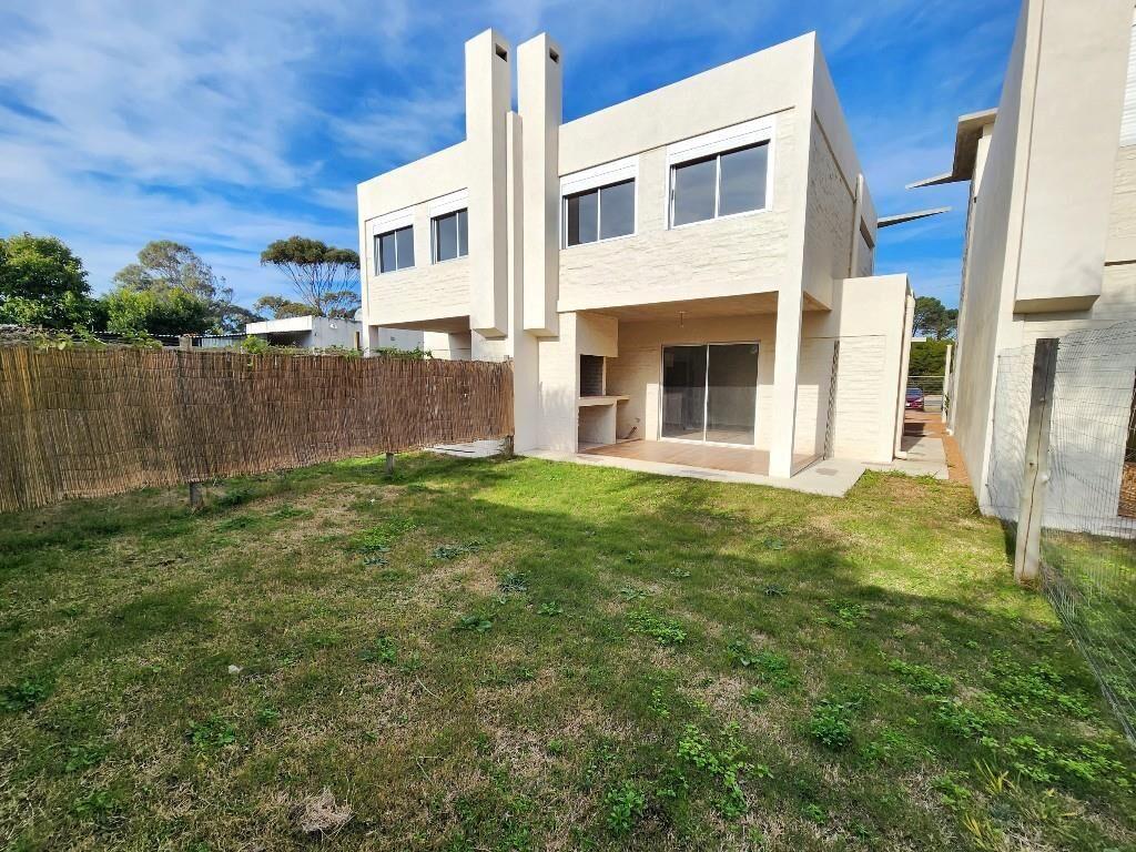 EXCELENTE OPORTUNIDAD FRENTE AL MAR!! CASA A ESTRENAR!!