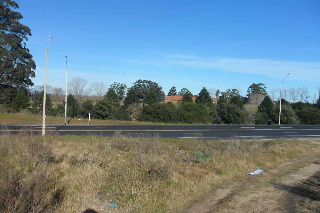 AMPLIO FRENTE   A RUTA 102 ,CON MEYORAS