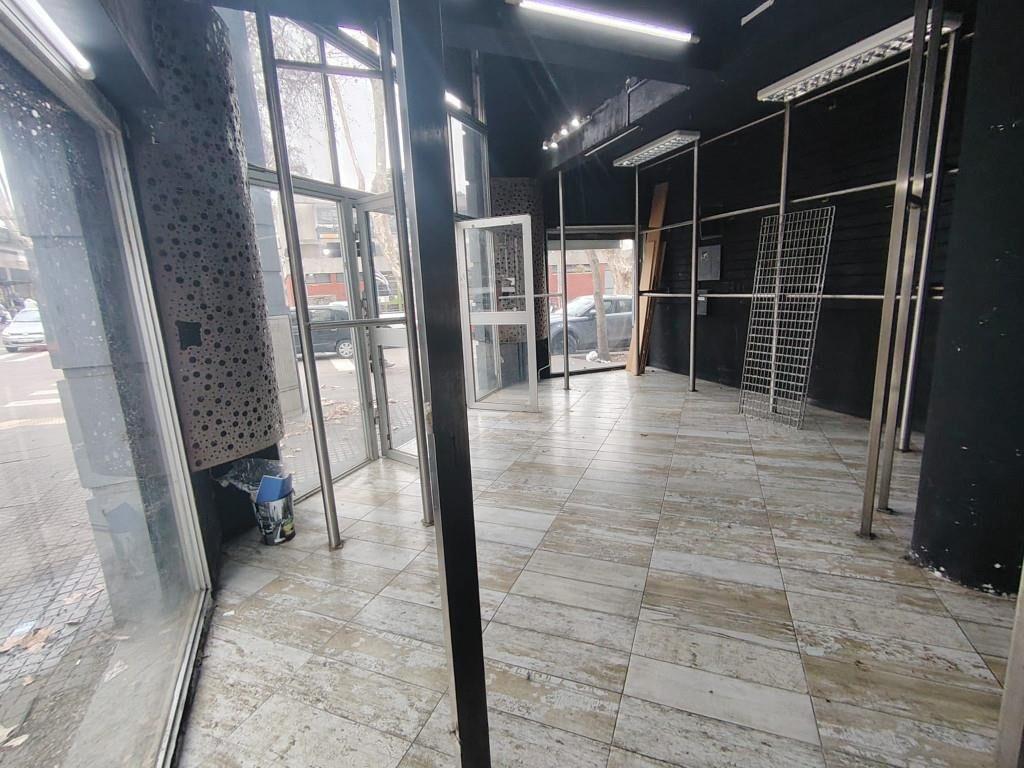 BLANDENGUES ESQ INCA, VIDRIERA A AMBAS CALLES. OPORTUNIDAD