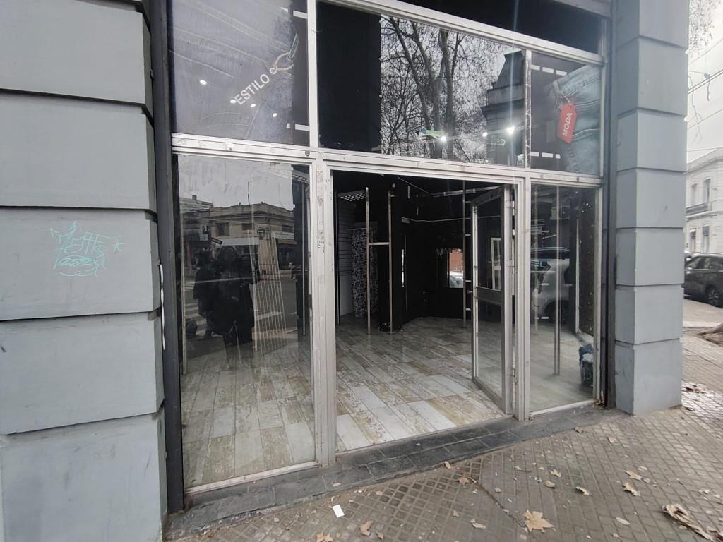 BLANDENGUES ESQ INCA, VIDRIERA A AMBAS CALLES. OPORTUNIDAD