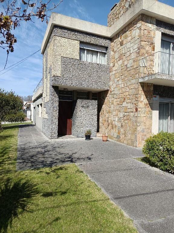 PADRÓN ÚNICO, EXCELENTE CASA EN 2 PLANTAS EN PUNTA GORDA