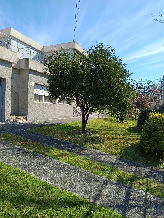 PADRÓN ÚNICO, EXCELENTE CASA EN 2 PLANTAS EN PUNTA GORDA
