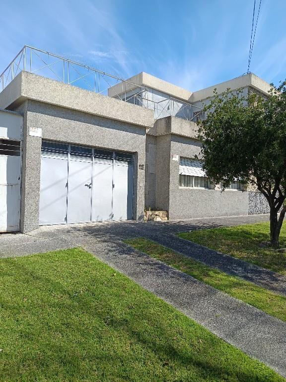 PADRÓN ÚNICO, EXCELENTE CASA EN 2 PLANTAS EN PUNTA GORDA