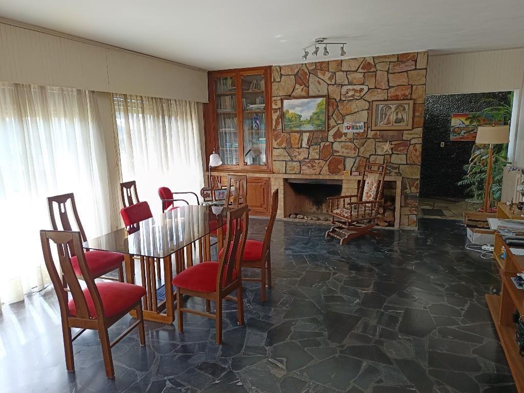 PADRÓN ÚNICO, EXCELENTE CASA EN 2 PLANTAS EN PUNTA GORDA
