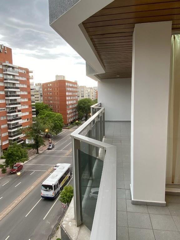 Alquiler Pocitos 3 dormitorios 3 baños +servicio 2 gges