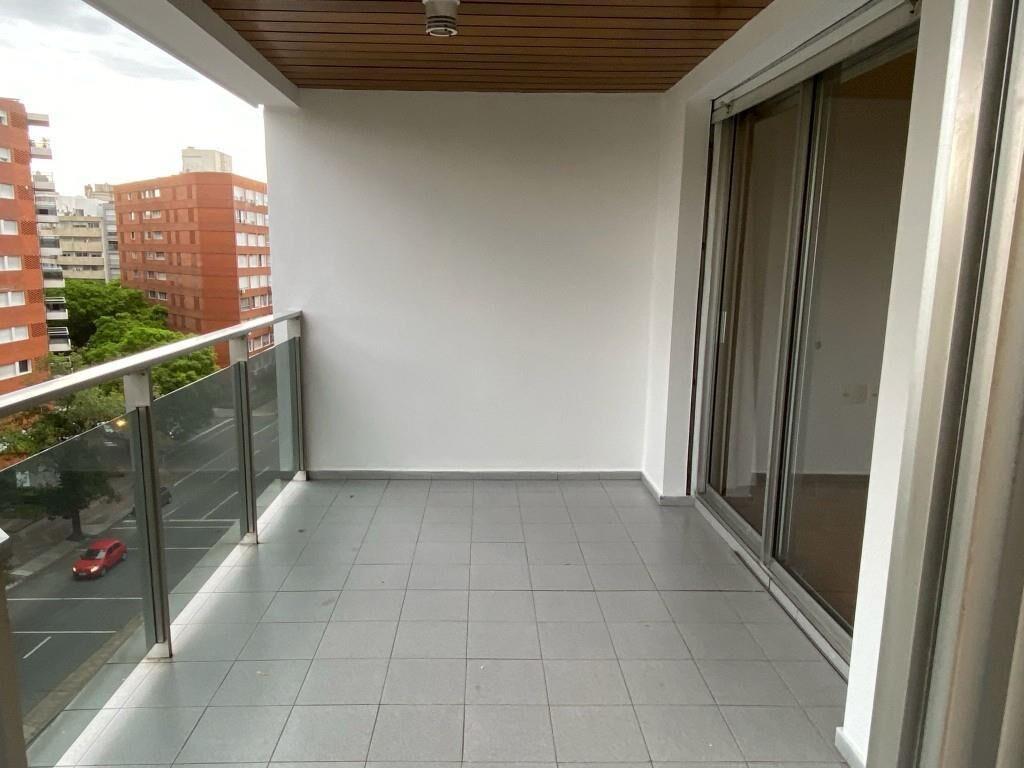 Alquiler Pocitos 3 dormitorios 3 baños +servicio 2 gges