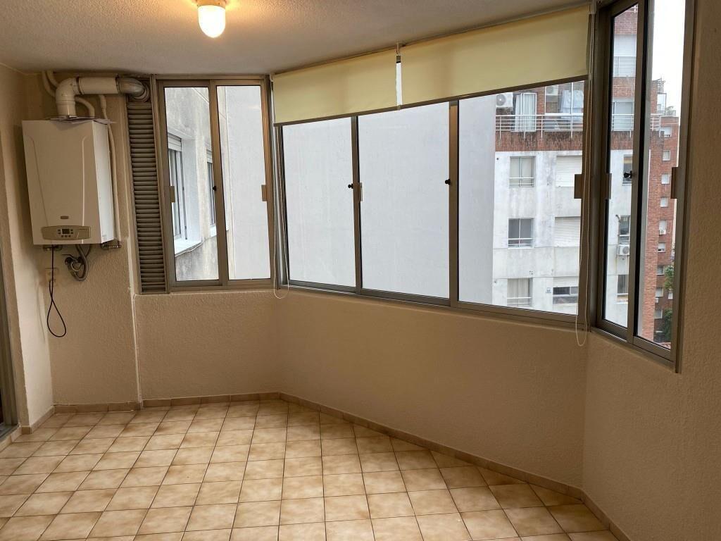 Alquiler Pocitos 3 dormitorios 3 baños +servicio 2 gges