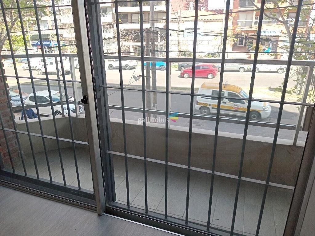 Venta apartamento Pocitos 1dormitorio patio al frente garage