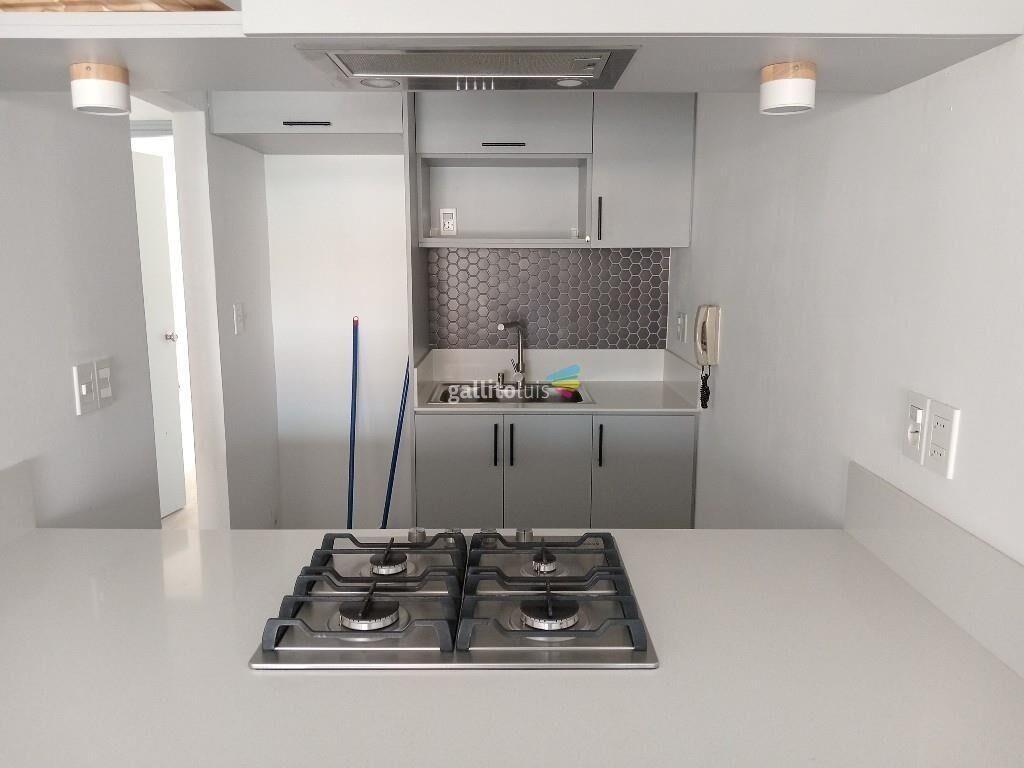 Venta apartamento Pocitos 1dormitorio patio al frente garage