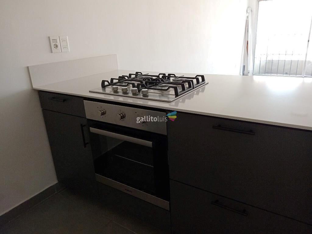 Venta apartamento Pocitos 1dormitorio patio al frente garage