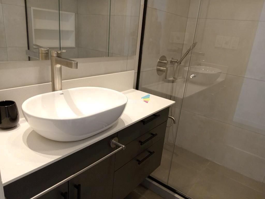 Venta apartamento Pocitos 1dormitorio patio al frente garage