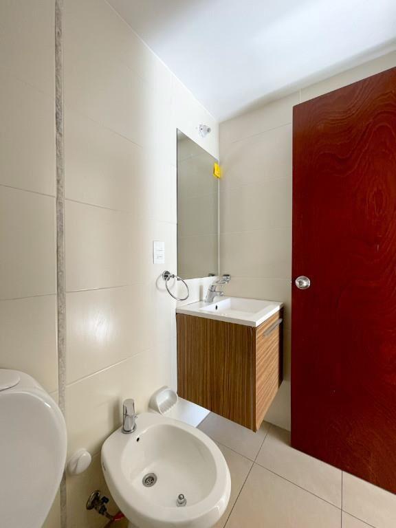 Apartamento En Alquiler, 1 Dormitorio, Centro, Con Garage