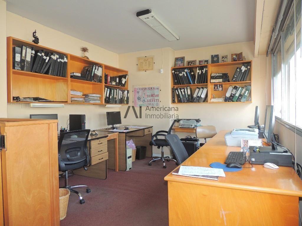 VENTA | DOS OFICINAS EN UN MISMO PISO | CENTRO.-