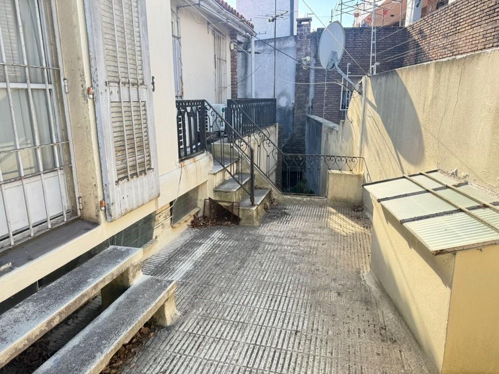 IMPORTANTE CASA EN INMEJORABLE UBICACIÓN !!
