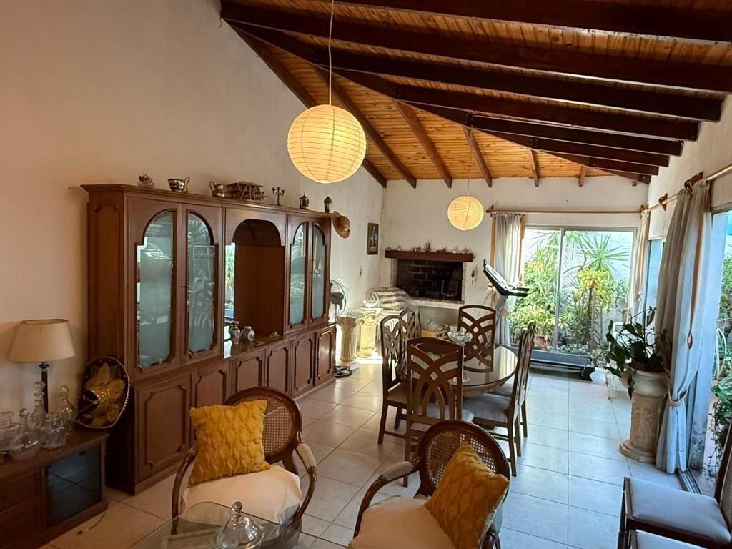 EXCELENTE CASA CON TODAS LAS COMODIDADES !!