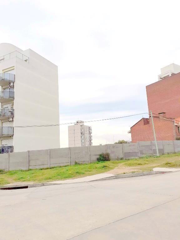 * MALVIN SUR: COLOMBES Y BLIXEN. ESQUINA 576 m2