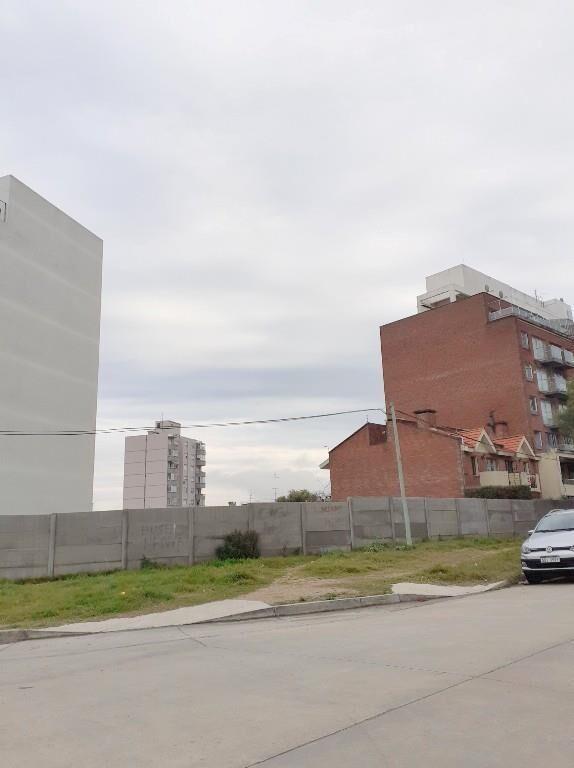 * MALVIN SUR: COLOMBES Y BLIXEN. ESQUINA 576 m2