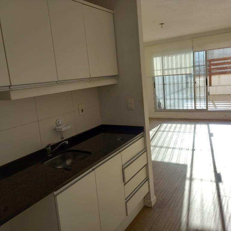 Se alquila monoambiente,con terraza, Av. Italia, Tres Cruces