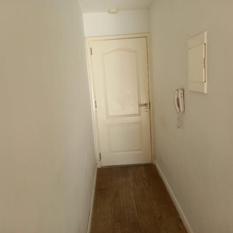 Se alquila monoambiente,con terraza, Av. Italia, Tres Cruces