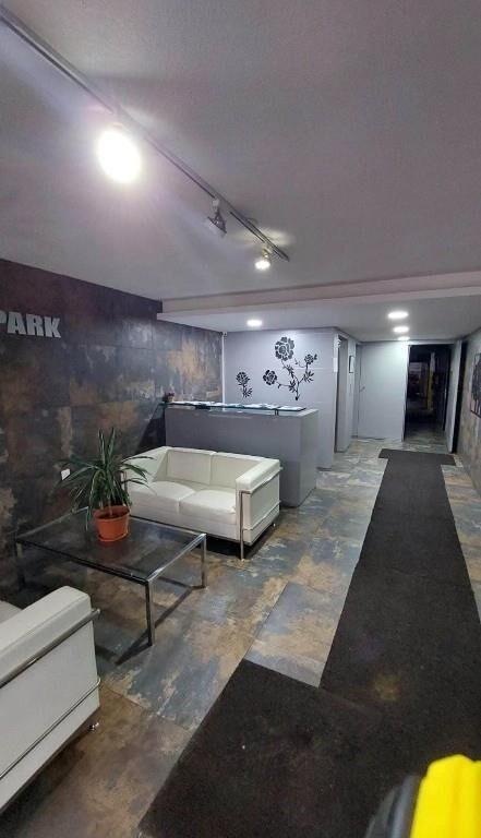 Se alquila monoambiente,con terraza, Av. Italia, Tres Cruces
