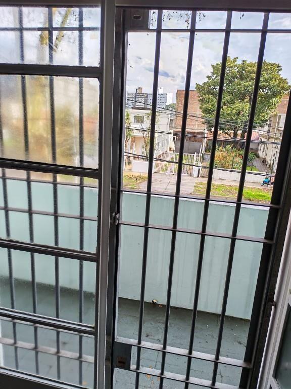 Casa al frente con entrada independiente 1 dormitorio