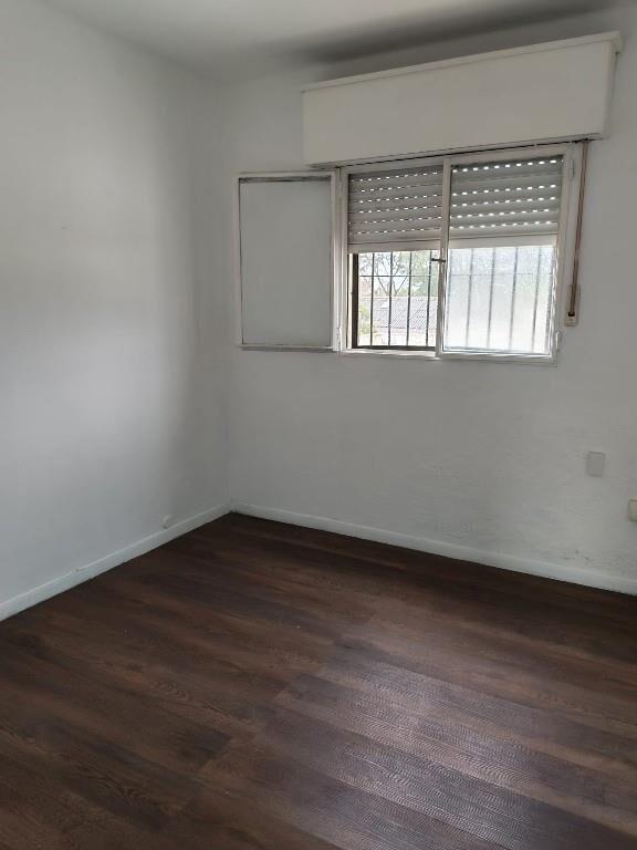 Casa al frente con entrada independiente 1 dormitorio