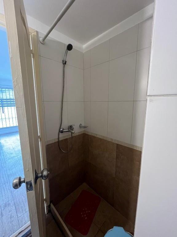 Se alquila monoambiente,con terraza, Av. Italia, Tres Cruces