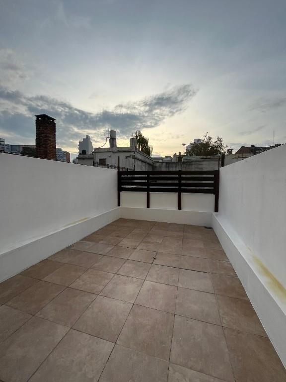 Se alquila monoambiente,con terraza, Av. Italia, Tres Cruces