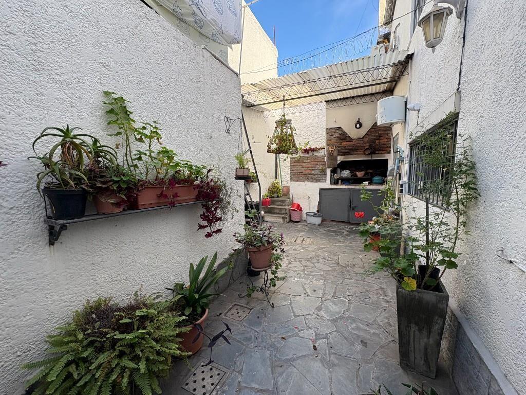 EN VENTA CASA DE 3 DORMITORIOS EN LA COMERCIAL