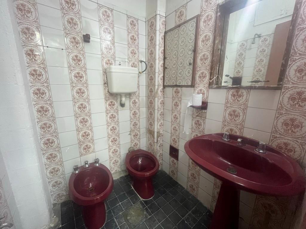 DIR RIO NEGRO ENTRE 18 Y SAN JOSE - C/RENTA - 231m2 EN 3 NIV