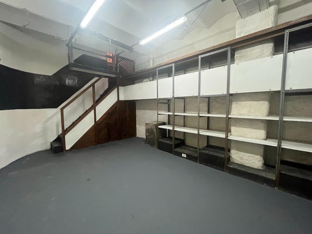 DIR RIO NEGRO ENTRE 18 Y SAN JOSE - C/RENTA - 231m2 EN 3 NIV
