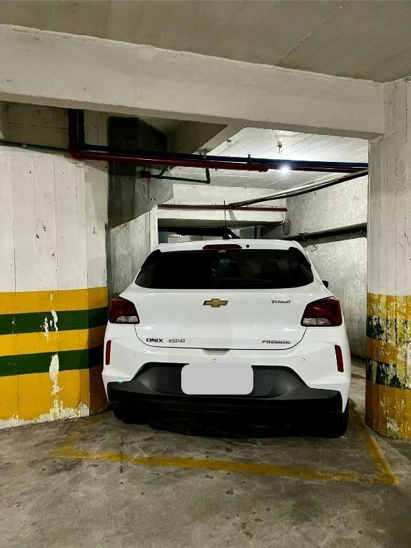 EDIFICIO DE CONSTRUCTORA CANDIA/ 2 GARAGES.-