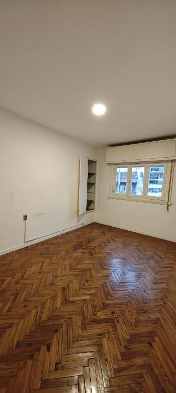 SE ALQUILA EXCELENTE APTO SOBRE RIVERA AL FRENTE DE 1 DORM