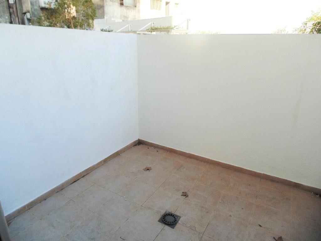 VENTA MONO CON PATIO Y GGE EN TRES CRUCES ! C/RENTA