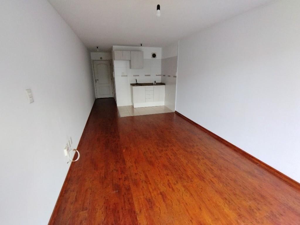 VENTA MONO CON PATIO Y GGE EN TRES CRUCES ! C/RENTA