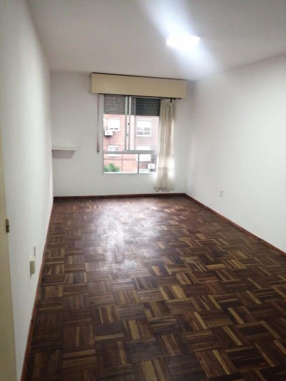Se alquila apto en Complejo,Calle Londres, Pérez Castellano