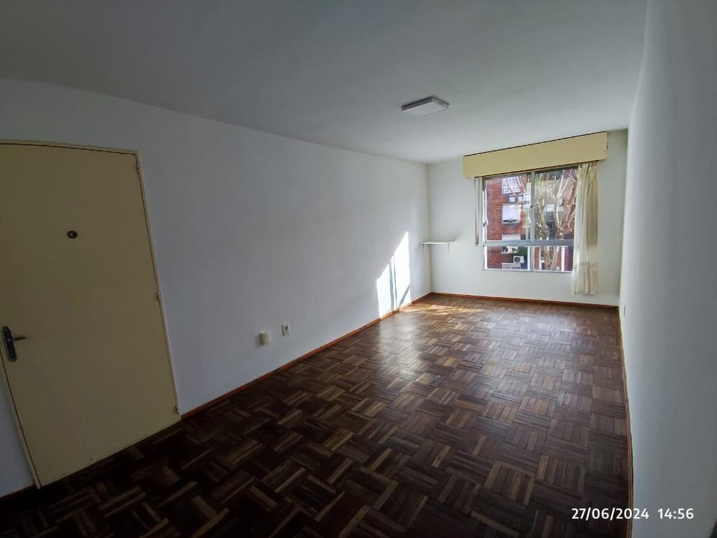 Se alquila apto en Complejo,Calle Londres, Pérez Castellano